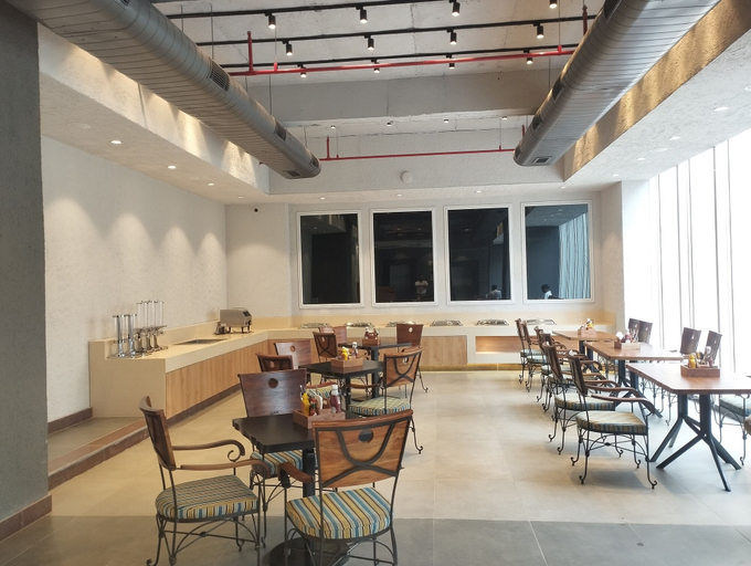 Food & Drinks 5, Alivaa Hotel Gurugram Sohna Road City Center, Gurgaon
