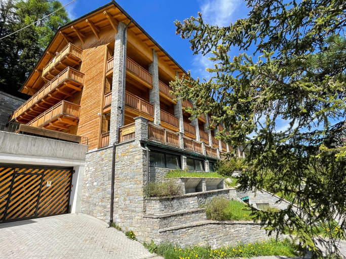Others 3, Residence Regina delle Alpi, Sondrio