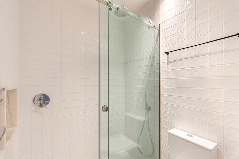 Bathroom 2, Fontainhas Elite Apartments, Porto