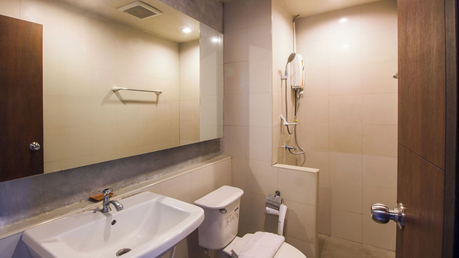 Bathroom 4, B2 Chiang Rai Boutique & Budget Hotel, Muang Chiang Rai