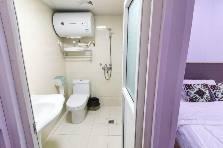 Bathroom 3, Shuijing Jingguan Inn, Jiaxing