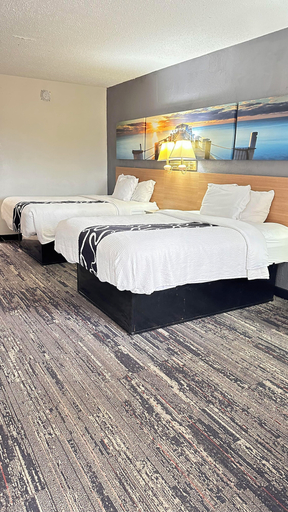 Bedroom 2, Dreamland Inn and Suites, Tate