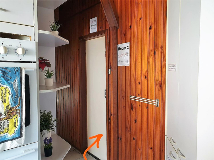 Others 4, WOODY Pt - AMAZING 1970's SHARE HOUSE BY THE SEA-4 rooms available!, Margate-Woody Point