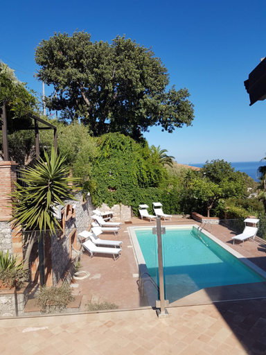 Others 3, Villa Glamour, Messina