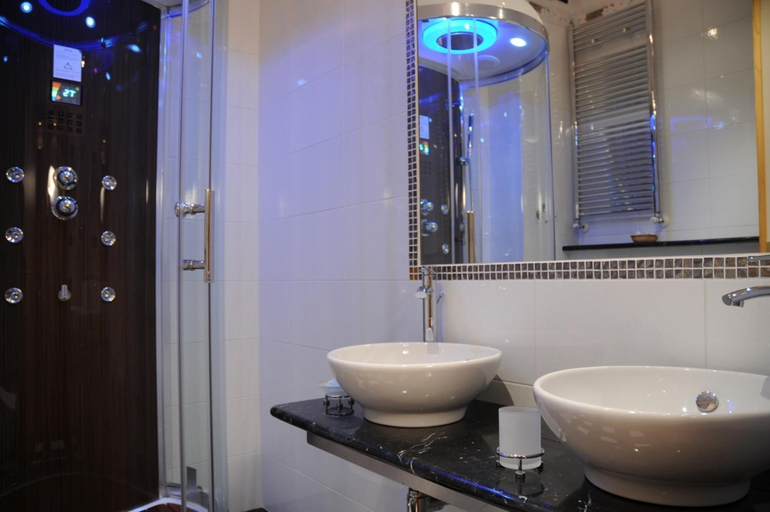Bathroom 5, Grand hotel Ambasciatori, Siena