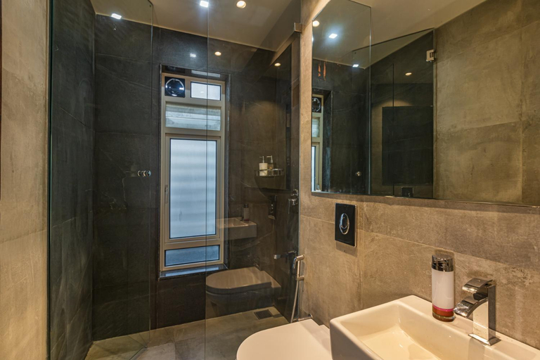 Bathroom 3, SaffronStays Jannat, Nashik