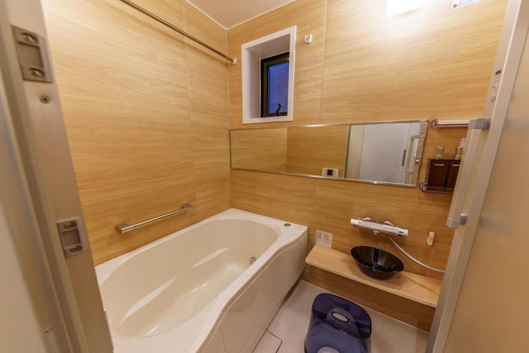 Bathroom 3, Yadoya Fukurou, Taitō