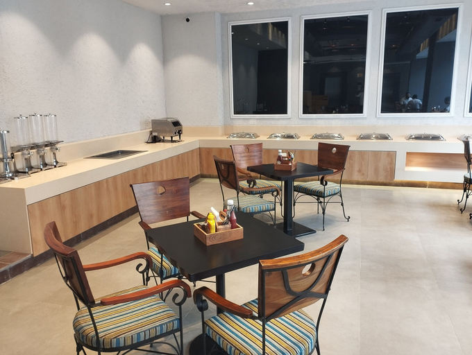 Food & Drinks 5, Alivaa Hotel Gurugram Sohna Road City Center, Gurgaon