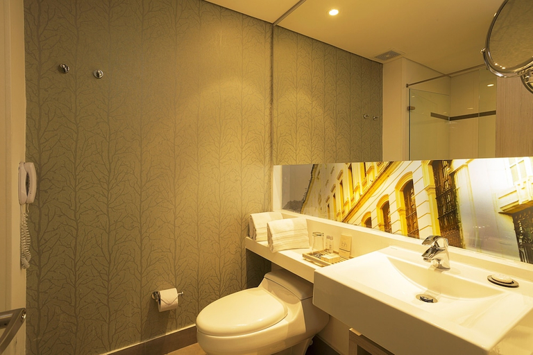 Bathroom 4, Hotel Bh Bicentenario, Santafé de Bogotá