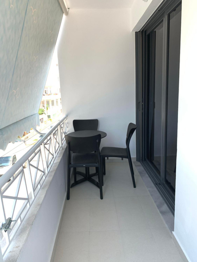 Others 4, Kekezis Apartments, Sarandës