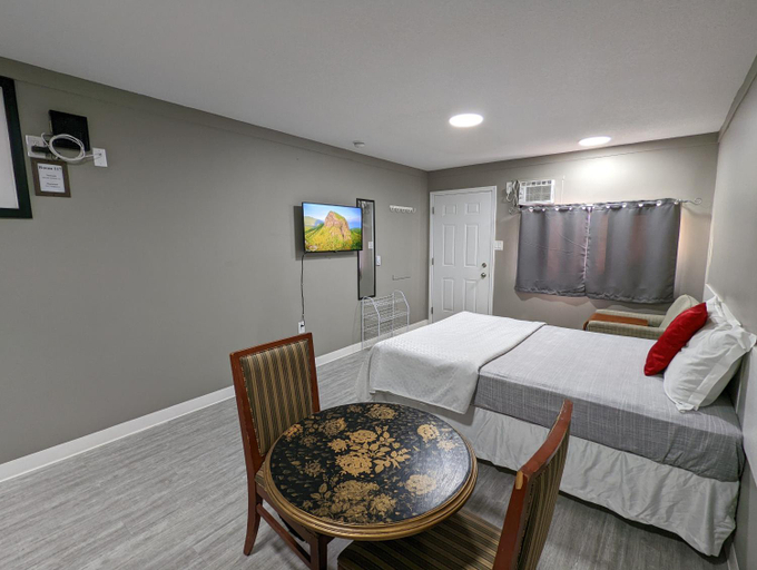 Bedroom 1, Riverside Motel & Suites, Division No. 1