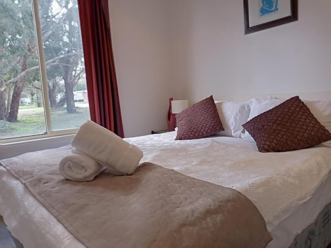 Bedroom 2, Stawell Caravan Park, N. Grampians - Stawell