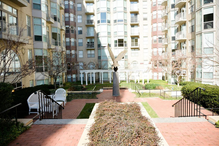 2 Bedroom Apartment located in Washington Dc's Penn Quarter apts, District of Columbia