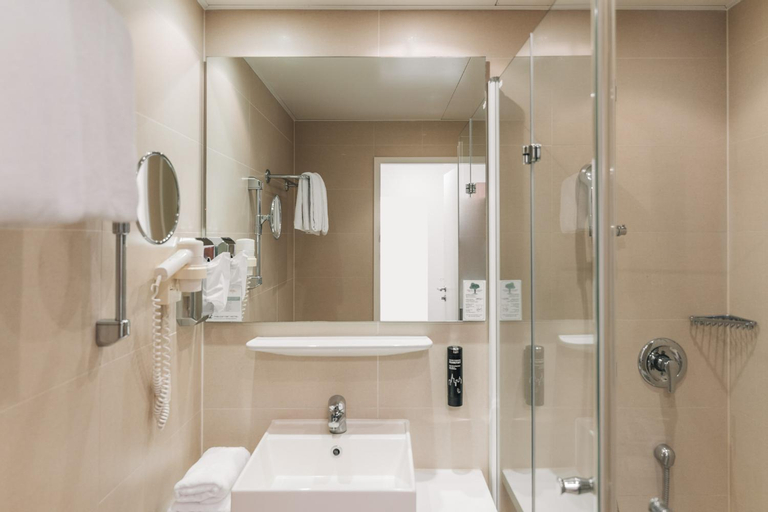 Bathroom 13
