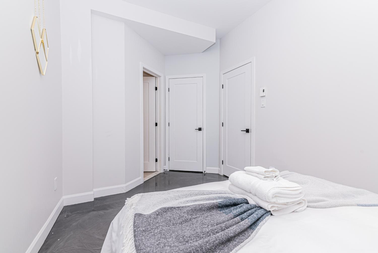 Massive 3 bedroom apartment in the hearth of Le Plateau by DenStays, Montréal