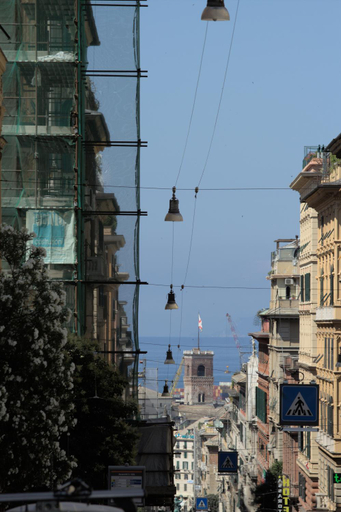 Others 5, a due passi dal centro, Genova