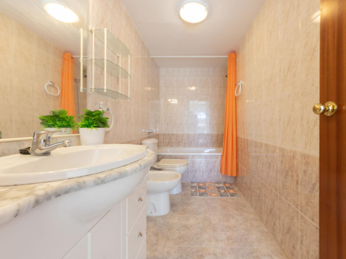 Bathroom 2, Apartment Village Park 2 by Interhome, Tarragona