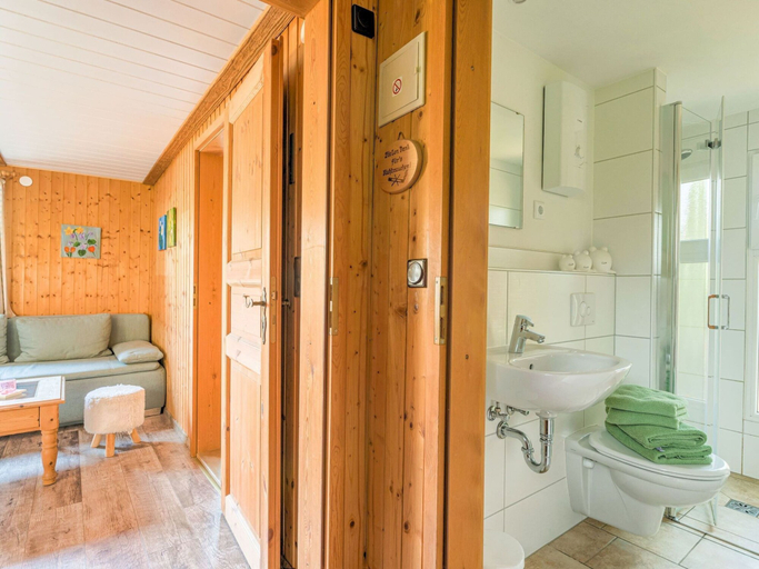 Bathroom 3, Hideaway With Lakeside Leisure, Harz