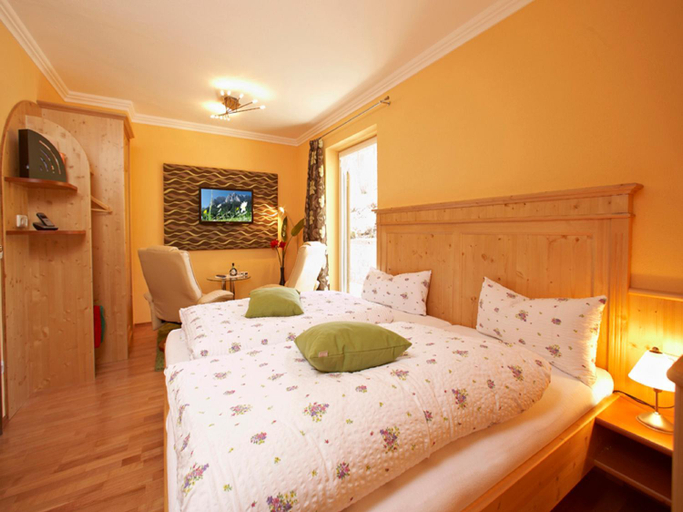 Bedroom 3, Hotel am Wiesenhang - Garni, Garmisch-Partenkirchen