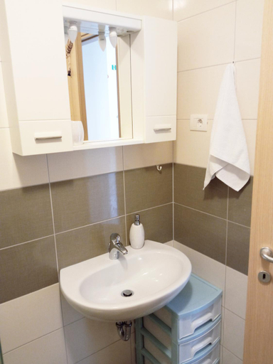 Bathroom 3, Great apartment, free parking in the garage, Znjan, Split