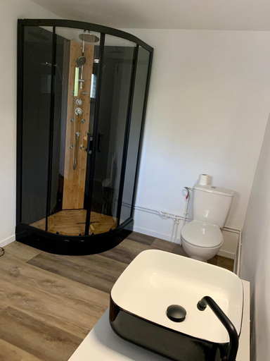 Bathroom, TOUCH AND GO, Nord