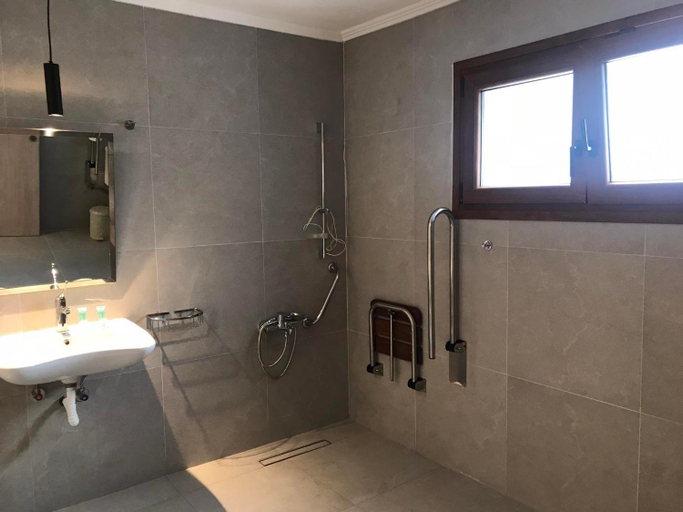 Bathroom 3, Hotel ARGO, Central Macedonia