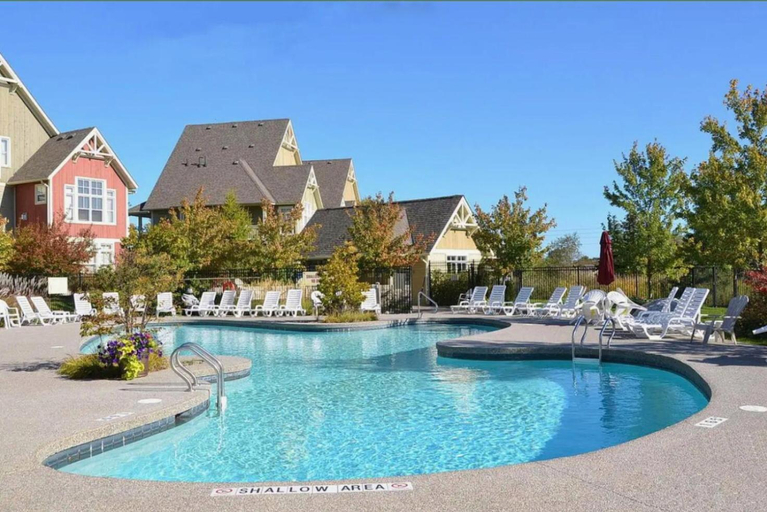 Sport & Beauty 2, Great Location, Pool, Blue Mountain 2 BDRM Dream, Grey