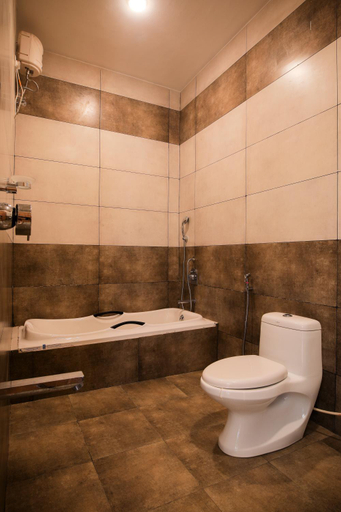 Bathroom 3, Thenmala Hormuz Inn, Kollam