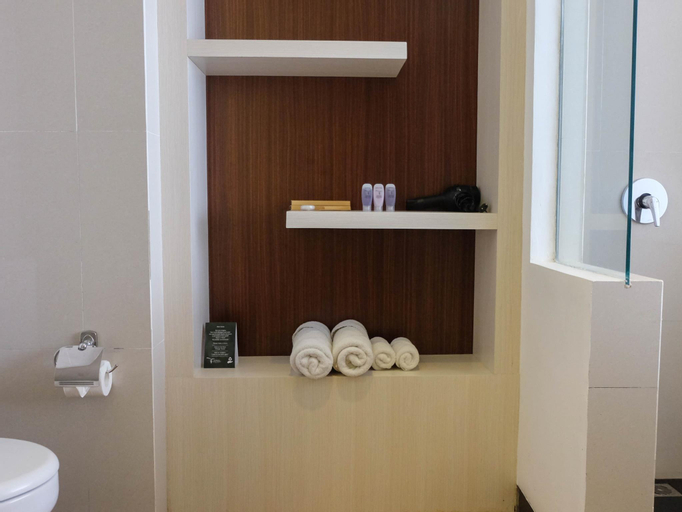 Bathroom 18