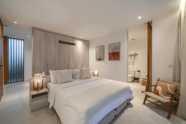 Bedroom 3, Villa Jenna - Exquisite 3BR Villa Close to Batu Belig Beach, Badung