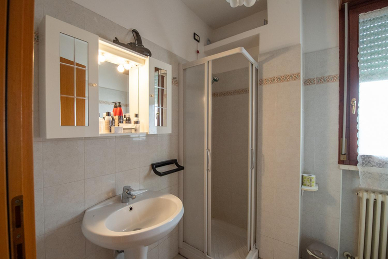 Bathroom 2, Case Lanfranco Parma, Parma