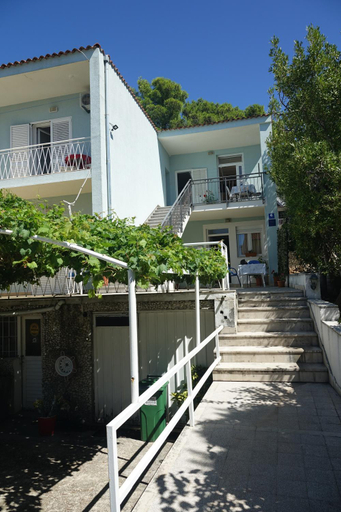 Others 5, Roza, Baška Voda