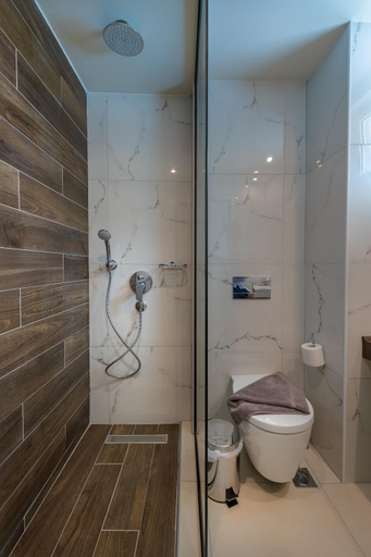 Bathroom 2, Sunny Days, South Aegean