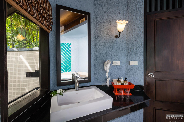 Bathroom 25