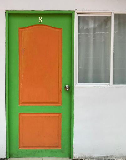 Entrance, Room with 1 double bed and 2 single beds, Pereira