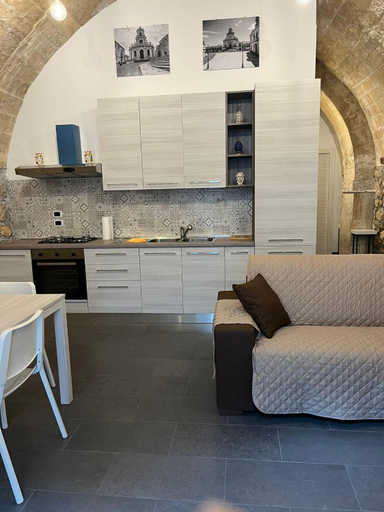 Others 4, Casa Vittoria, Syracuse