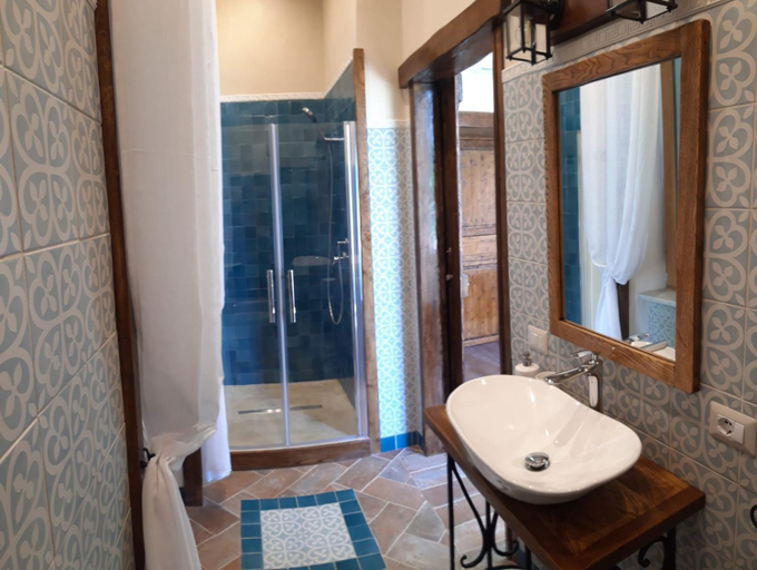 Bathroom 2, Villa Mazza al Vesuvio, Napoli