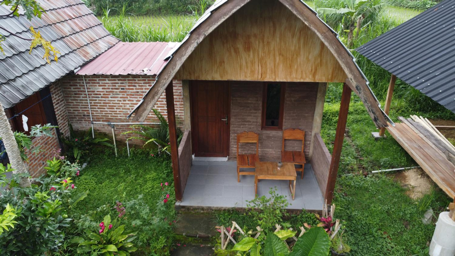 Exterior 15