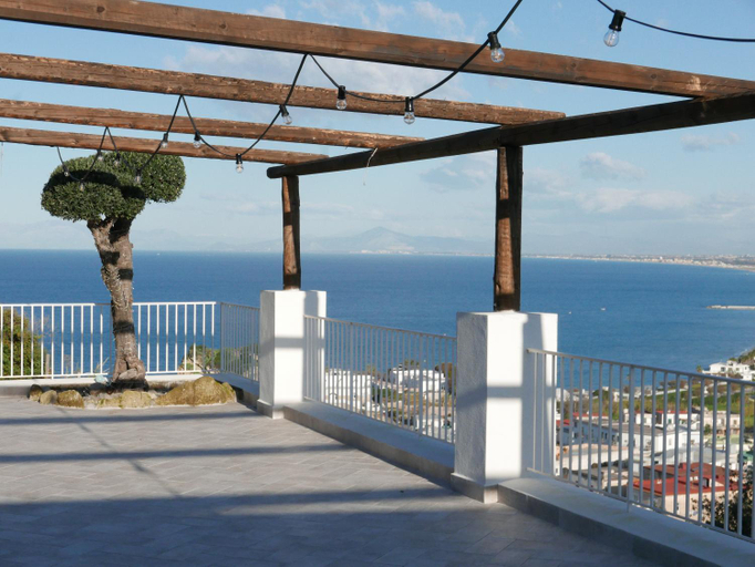 Others 5, Lavinum, Napoli