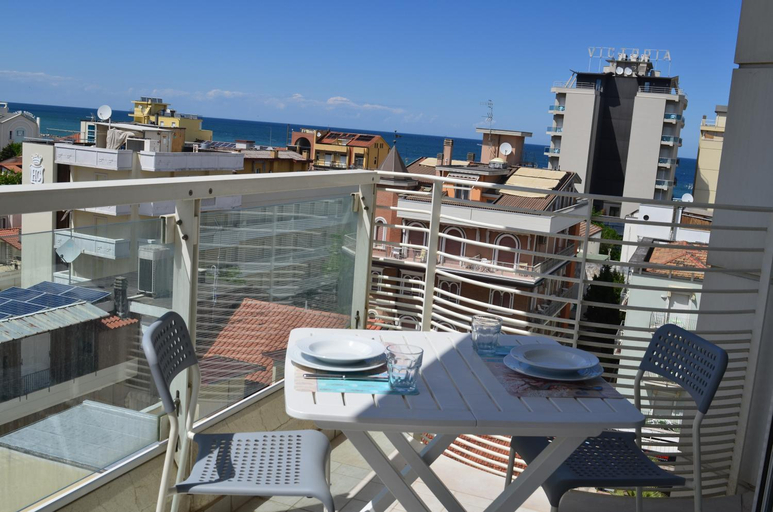 Others 2, Residence Empire, Rimini