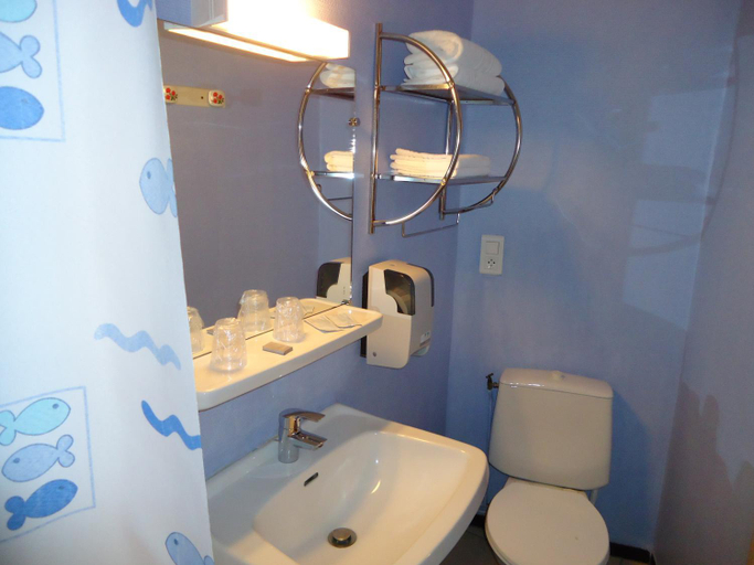 Bathroom 4, Hotel des Voyageurs, Aveyron