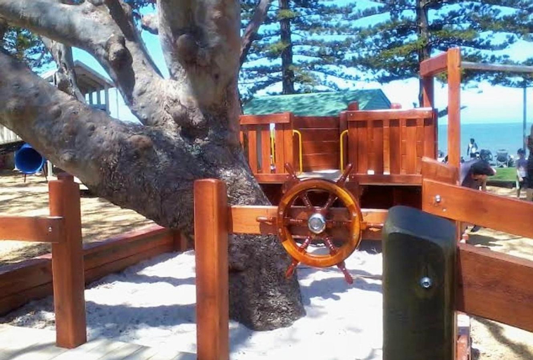 Others 3, WOODY Pt - AMAZING 1970's SHARE HOUSE BY THE SEA-4 rooms available!, Margate-Woody Point