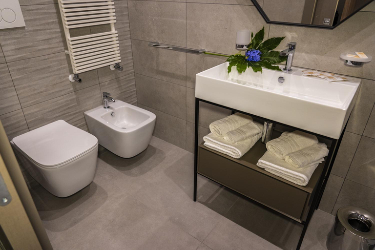 Bathroom 4, 10 Catalani Rooms, Lecce