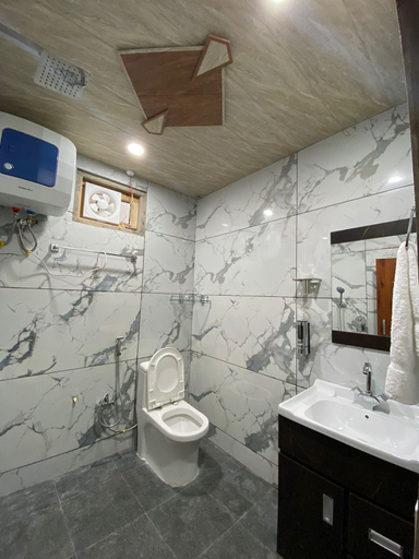 Bathroom 3, Alpine Crest Homestay, Shimla