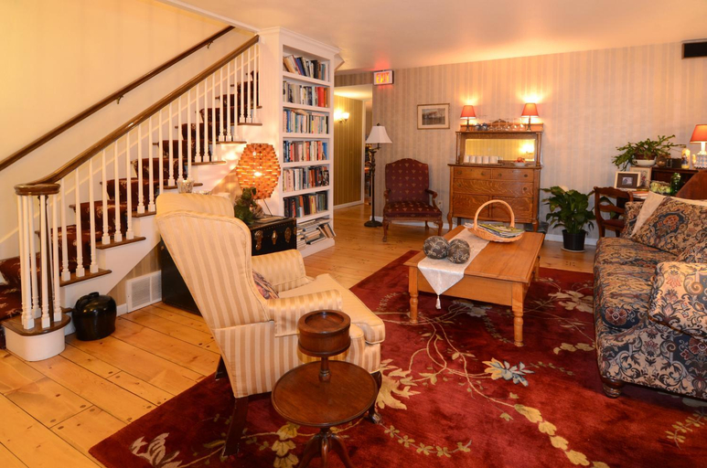 Others 4, Eagle Harbor Inn, Door