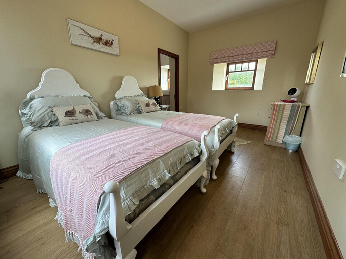 Bedroom 5, Beautiful 2 Bedroom Barn in Towcester Northants, Northamptonshire