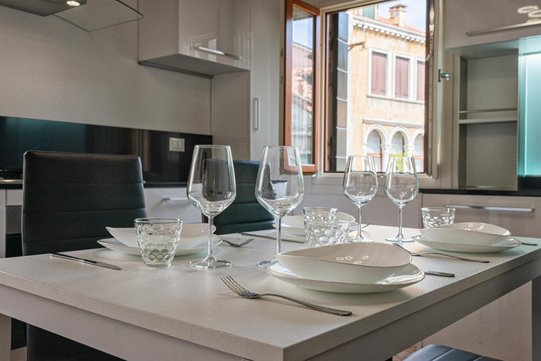 Others 5, Casanova Fenice - Canal View, Venezia