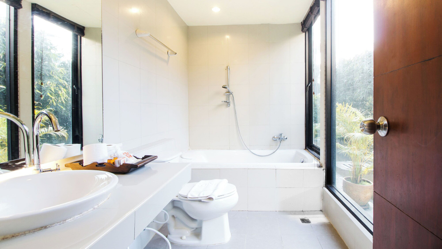 Bathroom 4, B2 Chiang Rai Boutique & Budget Hotel, Muang Chiang Rai