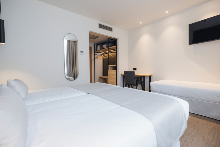Bedroom 3, Hotel Mondragón, Guipúzcoa