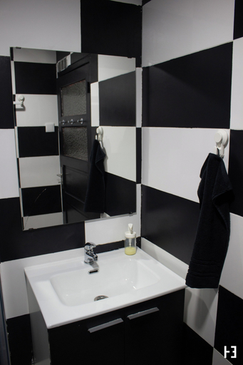 Bathroom 4, Habitação Essencial, Porto